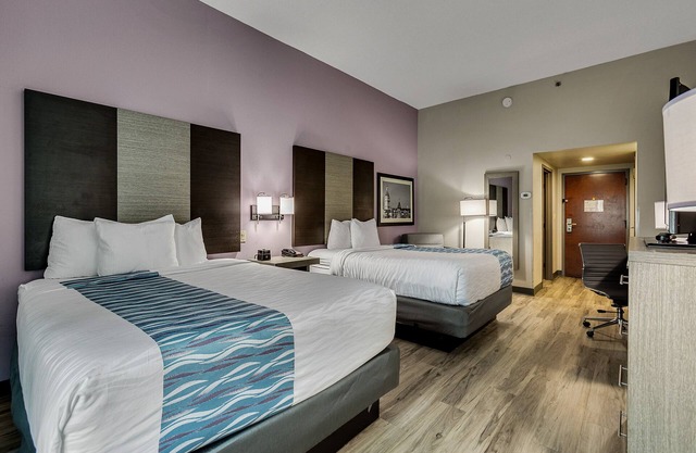 La Quinta Inn & Suites by Wyndham Clarksville