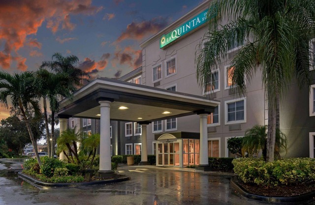 La Quinta Inn & Suites by Wyndham Naples East (I-75)