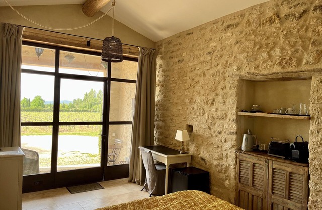 La Verrière, Très Jolie Chambre Indépendante Avec Courette Abritée