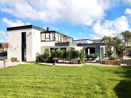 La villa des amiets, piscine chauffée et à 500 m de la plage