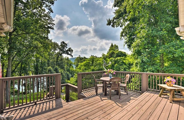 LaFollette Townhome with Deck and Norris Lake Views!