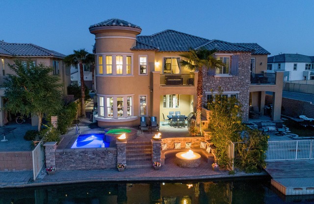 Lago Vista Lake front house with lake and mountain views! Near Coachella!