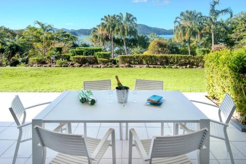 Lagoon Beachfront Lodge 005 on Hamilton Island by HamoRent