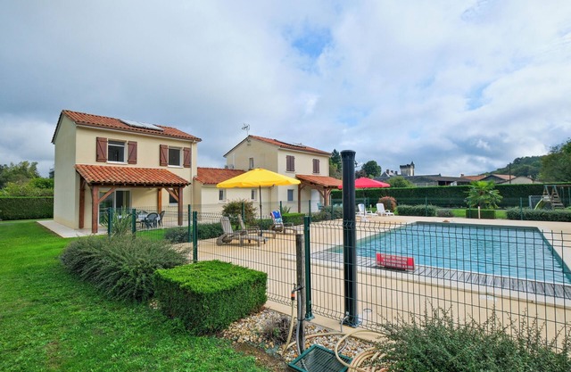 L’Ajuda – House with Air Conditioning and Shared Pool in Savignac-les-Églises