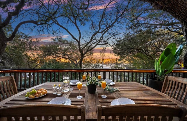 Lake Austin Treehouse Huge Deck + Firepit