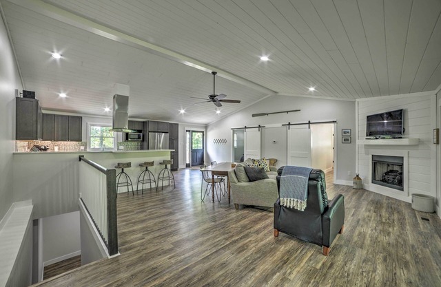 Lake Barkley Waterfront Home w/Deck & Boat Dock!