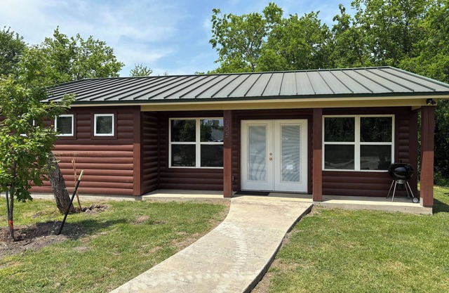 Lake Escape - 16 Person Bunkhouse.