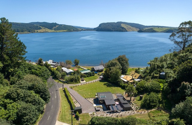 Lake Escape - A Magic GetawaynTrout Fishing, Kayaking, space for tents or boats