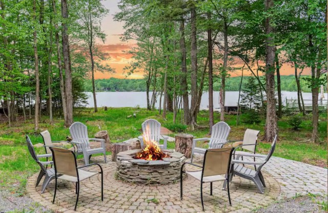 Lake Front Family Cabin with Hot Tub! Perfect Fall Getaway!