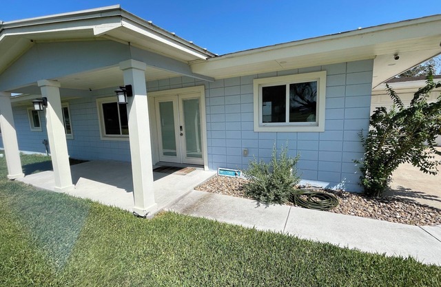 Lake front property- livin' the "simple life" Vida Sencilla