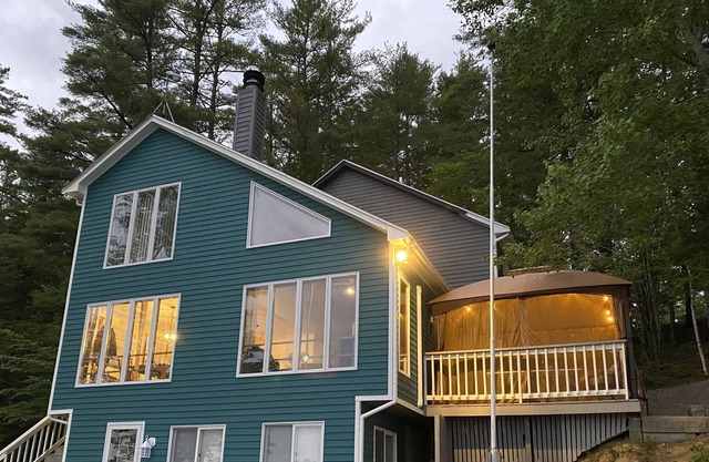 Lake Front Property with Breathtaking Views and Sunsets