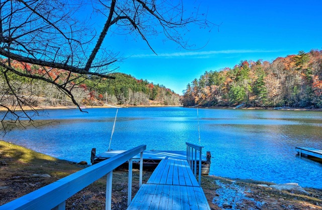 Lake Glenville Cabin w/Boat Dock, Kayaks & Views!