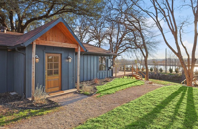 Lake Granbury House, Sleeps 11 with Lake Access!