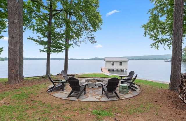 Lake House on the Water!