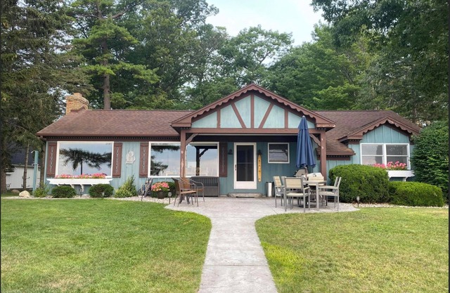 Lake Huron Lake House - Sleeps 10