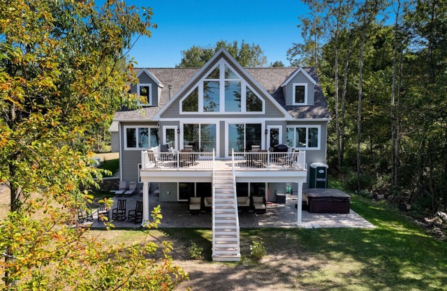 Lake MI 8BR with Private Beach + Hot Tub
