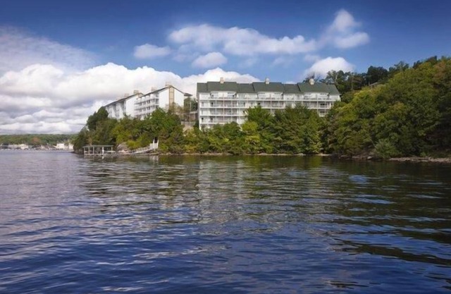 Lake of the Ozarks: 1BR Condo at Lakeside Resort w/WiFi, Pool & Watersports