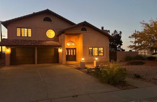 Lake Powell 4 BR, Hot Tub, on Golf Course, Views!nnn