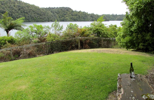 Lake Rotoehu Accommodation - Lake Rotoehu Home