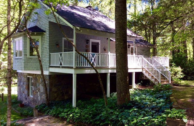 Lake Summit Nest, peaceful retreat with dock & boathouse on cool, clean lake