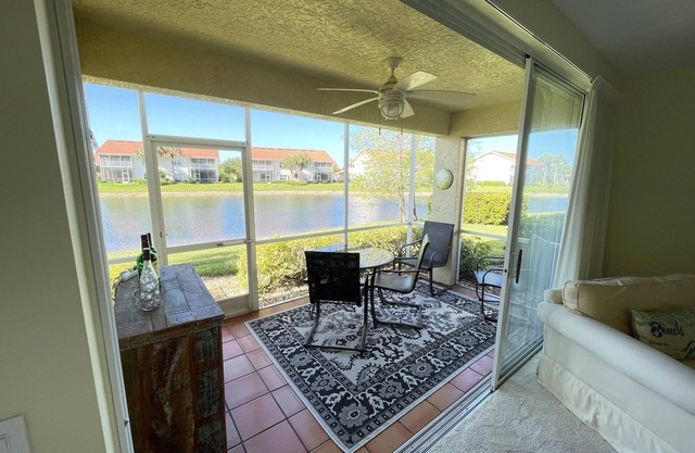 Lake view - Bright and airy ,end unit Condo-1st Floor-Walk to Pool & Clubhouse