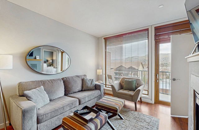 Lake view condo w/balcony, shared pool & hot tub - walk to the lake