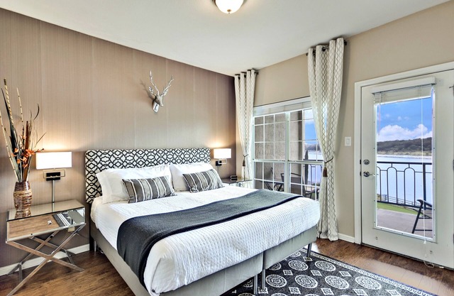 Lake View - Gorgeous Lake Travis Island Condo!