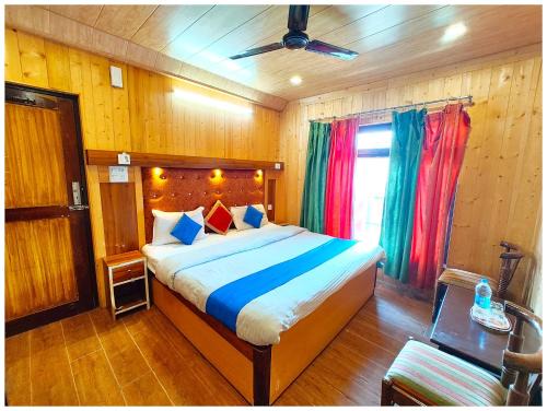 Lake View Hotel Chinar Mall Road Nainital - Near NAINA DEVI TEMPLE & NAINI LAKE - FREE WI-FI AND ROOM SERVICE AVAILABLE - PREMIUM HOTEL IN NAINITAL