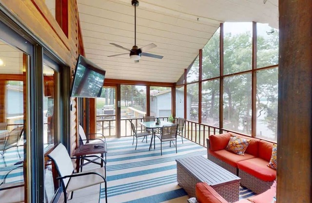 LAKE Views-Dock-FISH-Jacuzzi-Boat Rental service!