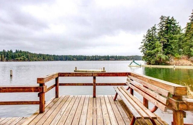 Lake Views w/Hot Tub+Pet Friendly