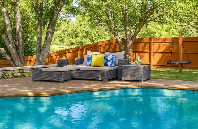 Lakefront 5BR w/Pool & Dock