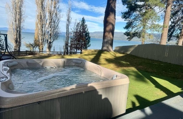LAKEFRONT 6 BEDROOM HOMEn IF YOU WANT THE BEST THIS IS IT