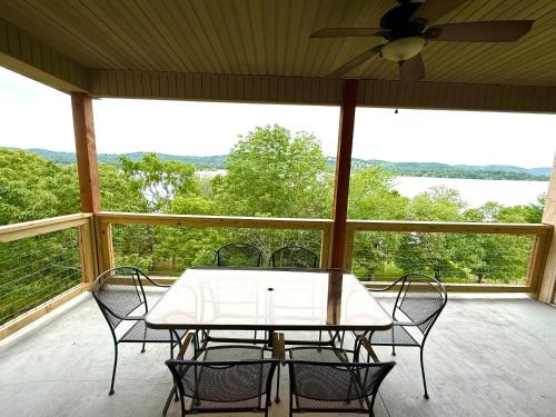 Lakefront and Lake View Condo on Indian Point