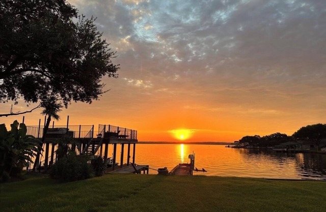 Lakefront Blue Paradise
