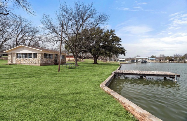 Lakefront Cabin + Guest House Near Granbury Square