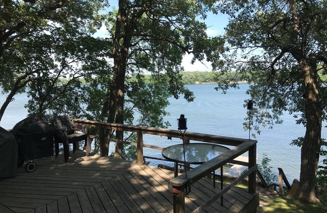 Lakefront Cabin Perfect for Families. Cabin and Bunkhouse on Pickerel Lake, SD