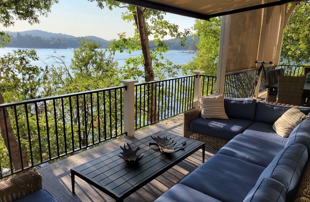Lakefront Cabin Getaway with Panoramic views of Lake Arrowhead- Dock Access!
