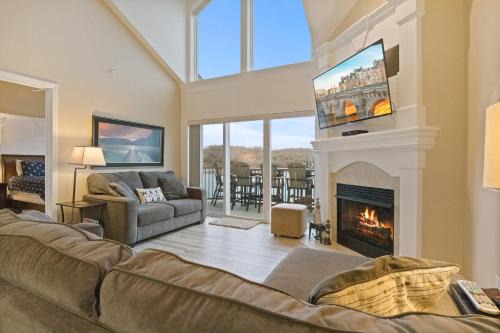 Lakefront Camdenton Condo Near Ha Ha Tonka and Golf!