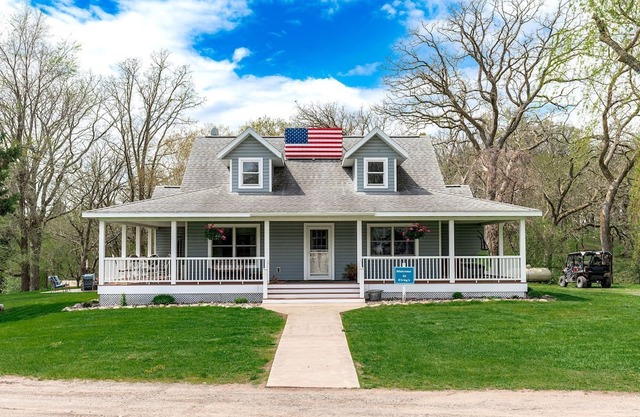 Lakefront Cottage Fully Equipped with Excellent Location in Saint Croix Falls, Wisconsin