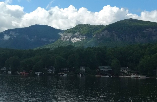 Lakefront - Cozy Cottage Directly On Beautiful Lake Lure!