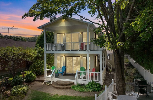 Lakefront Escape – Your Premier Up North Retreat