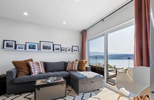 LAKEFRONT*FIREPIT*BBQ*PATIO*BEACH