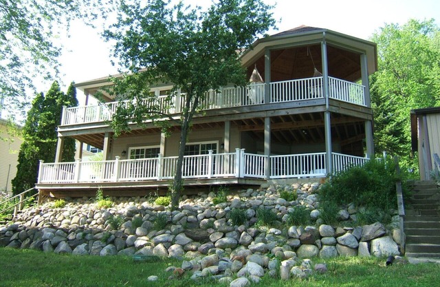Lakefront, hilltop, newer home for Family and Friends fun and enjoyment