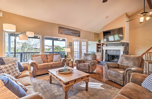 Lakefront Home w/Point Venture Golf Access!