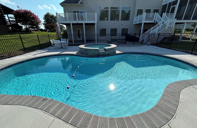 Lakefront. inground pool/spa, roomy, over 6.5K, 8 bedrooms, 5 full, 2 1/2 baths