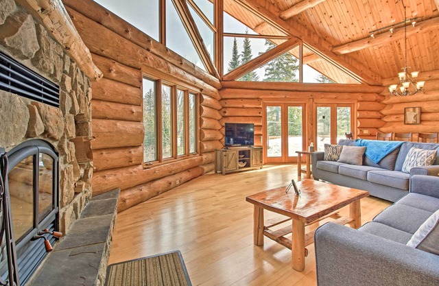 Lakefront Log Cabin w/Dock ~ 9 Mi to Lutsen Mtn
