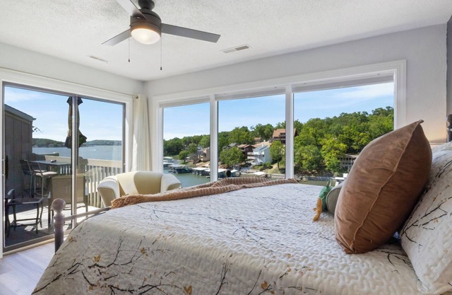 Lakefront Stargazer - Fireplace - Desk - King & Queen Beds - Stunning Views