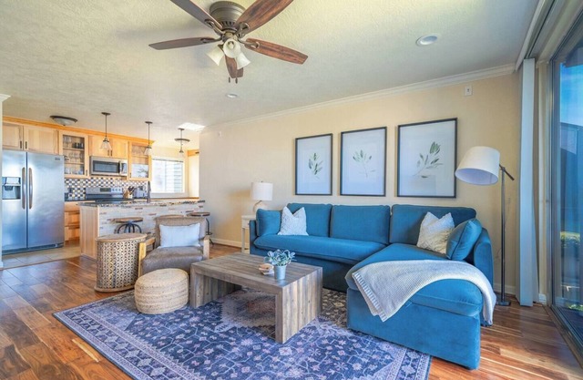 Lakefront stay with designer touches, boat parking & family-friendly perks.