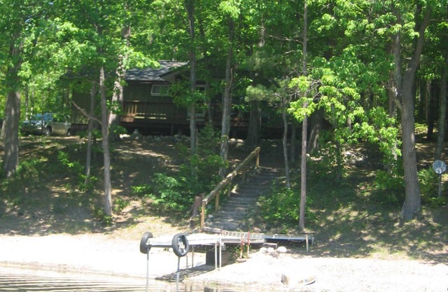 Lakefront Vacation Home W/Large Yard and FirePit
