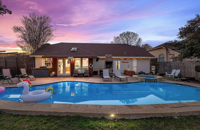 Lakehouse w/Pool, Spa, & Gameroom